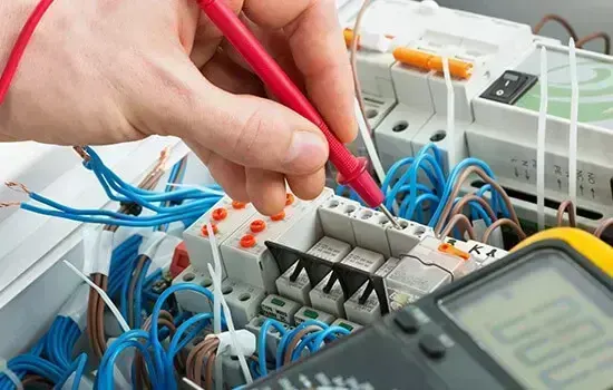 Professional electrician in Manor Park